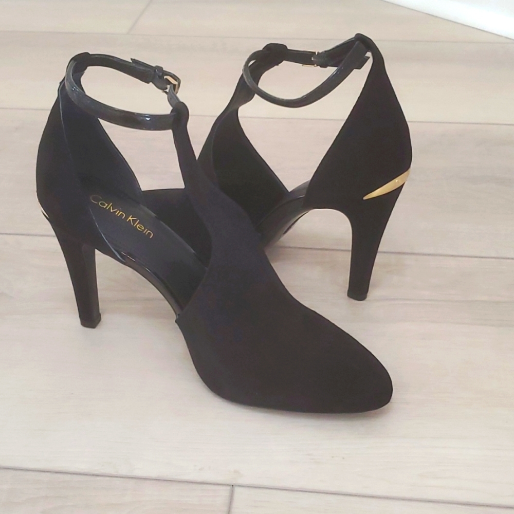 Black suede strappy shoes